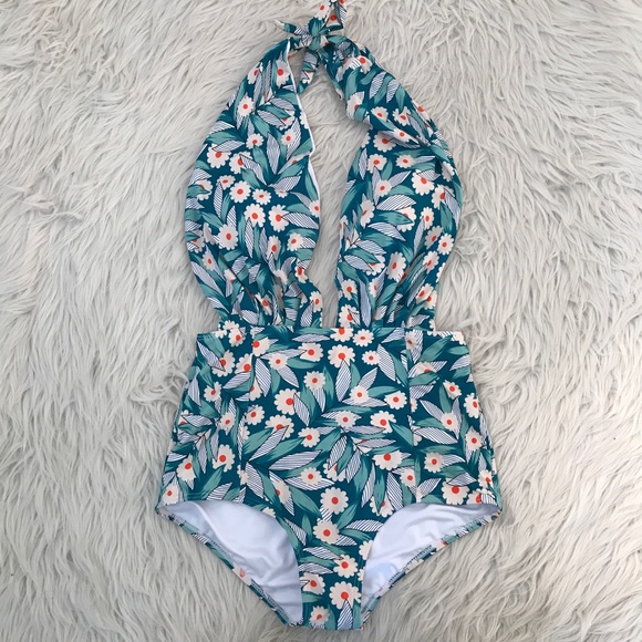 Other - Green & White Floral Backless Cut Out Swimsuit